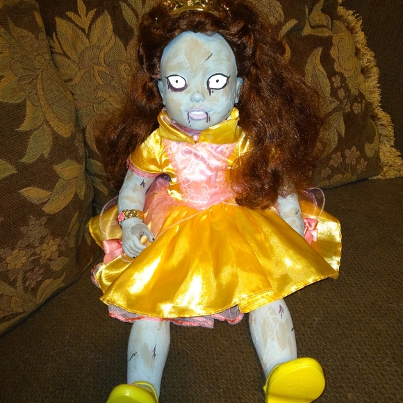 Belle as a zombie. ๐ Custom Art Doll - Picture 3 of 8
